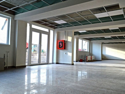 Spatiu comercial in Militari Residence in statia RATB