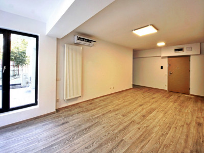 Inchiriere birou 3 camere, parter, bloc nou Calea Calarasilor